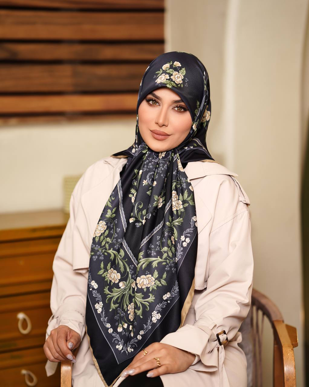 گلدار مشکی